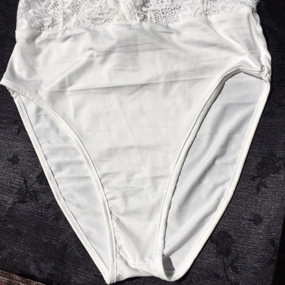 New! Sexy White Lace Bodysuit - Picture 3 of 7